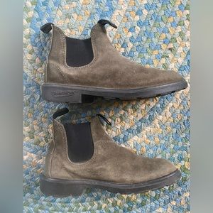 Child Size 1 Blundstone Boots, 100% leather Suede